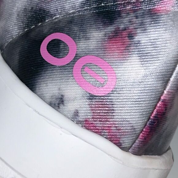 OOfos OOmg EeZee Women's Tie Dye Slip On Sneaker Size 8 - Picture 8 of 9